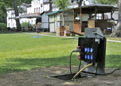 Elektrant im Boden versenkt. Passend auch für Parks