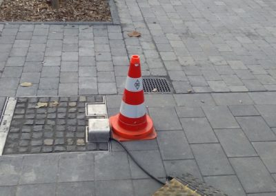 Ausfahrelektrant bei einem Straßenfest im Boden